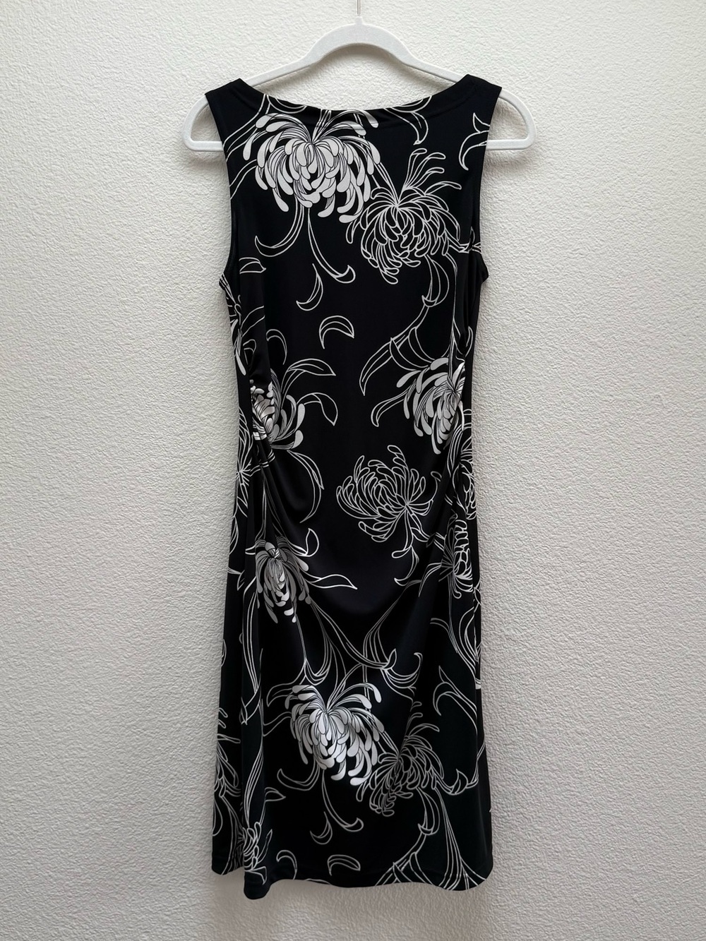 La Belle Floral Sleeveless Midi Dress - Black / White - Size Large